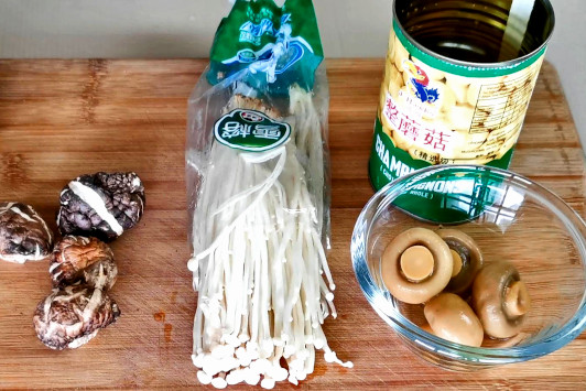 Different types of mushroom for Bak Kut Teh