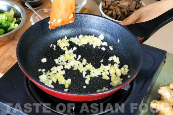 Beef and broccoli stir-fry - saute garlic