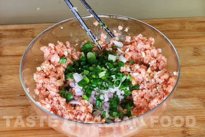 Cabbage roll - mix the stuffing