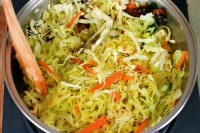 cabbage thoran