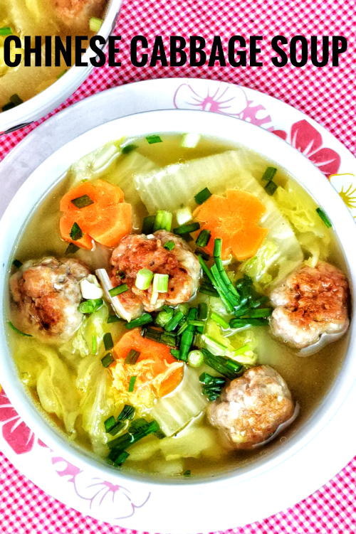 Chiese cabbage soup (黄芽白汤 )is warming and comforting. The inclusion of meatballs turns it into a one-pot meal.