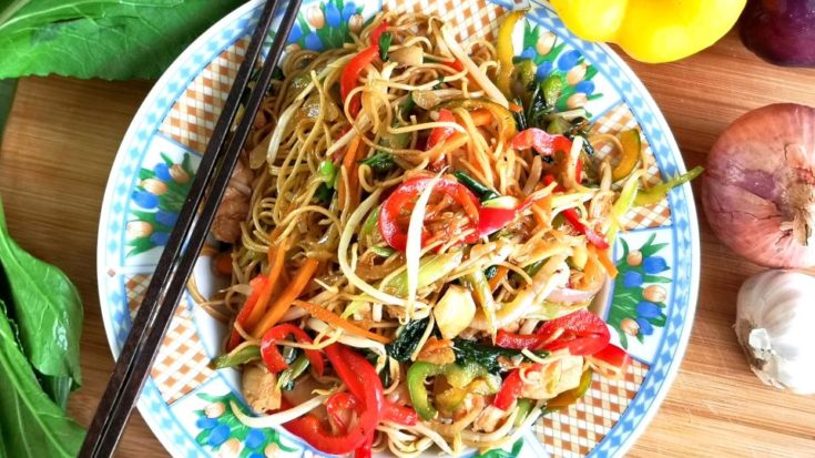 Chow mien 炒面 recipe, the classic American-Chinese version of Chinese fried noodles. Prepare with cast iron wok and the special chow mein sauce.