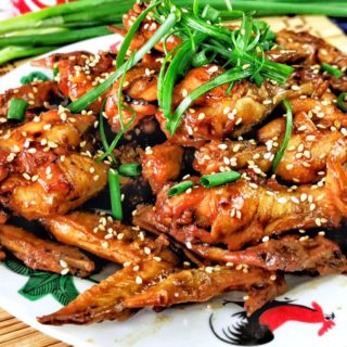 Coca-cola chicken 可乐鸡 is a Chinese style braised chicken with Coca-Cola. Absolutely delicious with Coke concentrate into thick gravy.