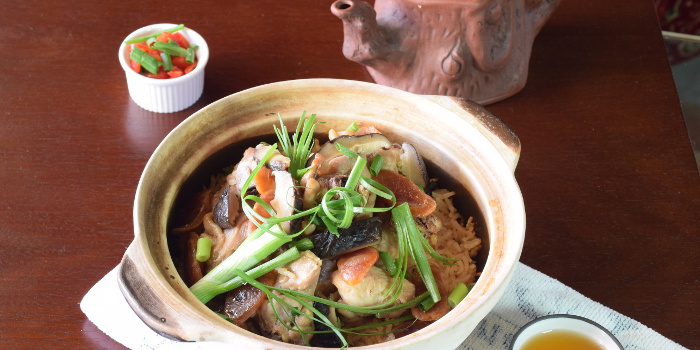 Malaysia clay pot chicken rice