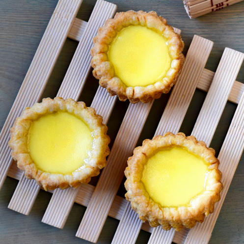 Hong Kong egg tart at its best, flaky pastry