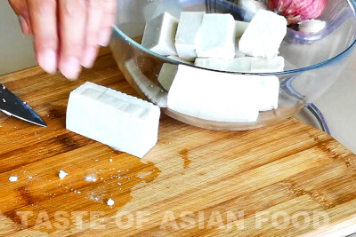 General Tsos tofu - cut tofu