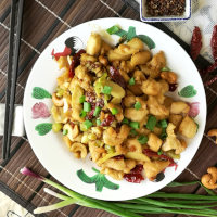 Kung Pao chicken 宫保鸡丁 is a Chinese dish that love by everyone. The Chinese like its spiciness and numbness feeling on the tongue. This article shows you how to prepare this classic stir-fried dish originated in the Sichuan Province, China.