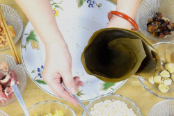 wrap rice dumpling with bamboo leaf