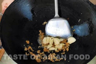 Cabbage stir-fry - add garlic