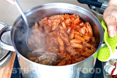 Ipoh shredded chicken noodles - add shrimp heads